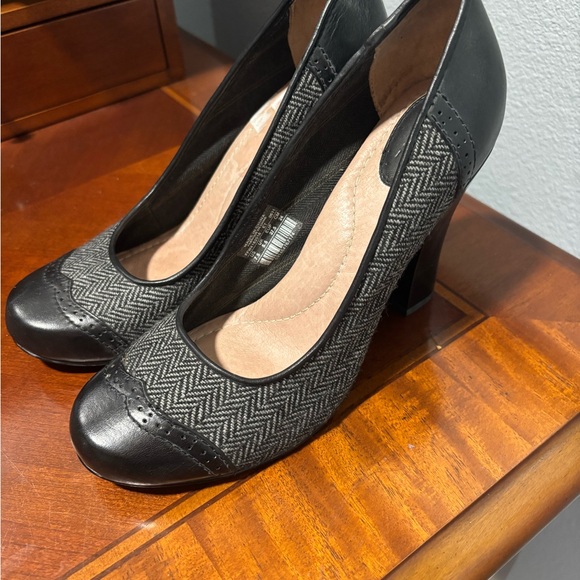 Black and Gray Herringbone Heels - Picture 1 of 2